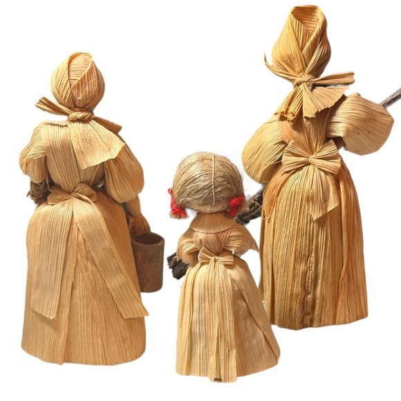 VINTAGE HANDMADE CORNHUSK MOM & DAUGHTERS WORKING AT THE FARM - Picture 6 of 10